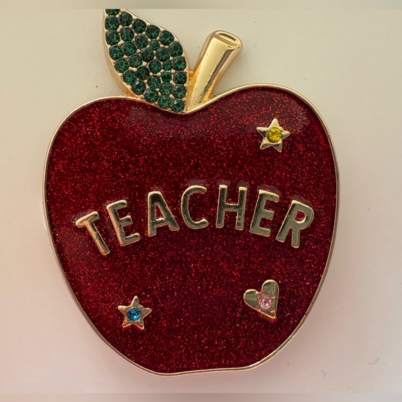 🎓 BaubleBar “Teacher’s Pet” Apple Brooch | NIB - Picture 2 of 4
